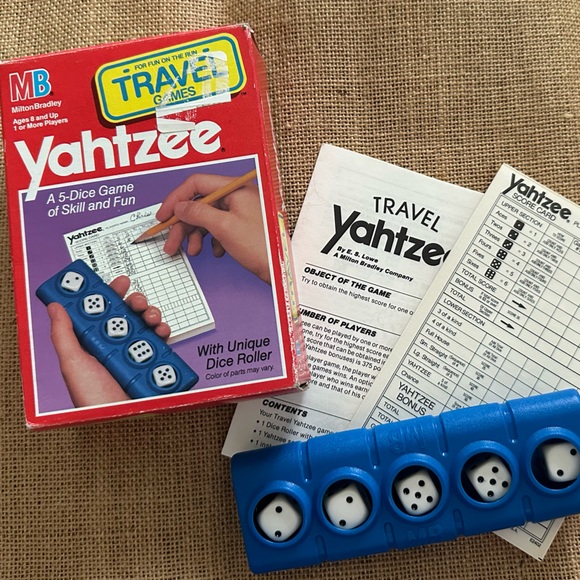Vintage Travel Yahtzee with unique dice roller MB Milton Bradley Ages 8+ - Picture 4 of 16